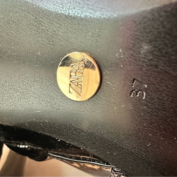 ZARA zip up boots. Black patent. Size 37 - Picture 4 of 4